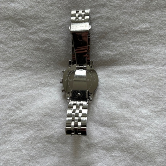 Michael Kors Pearl Face Watch - Picture 2 of 2